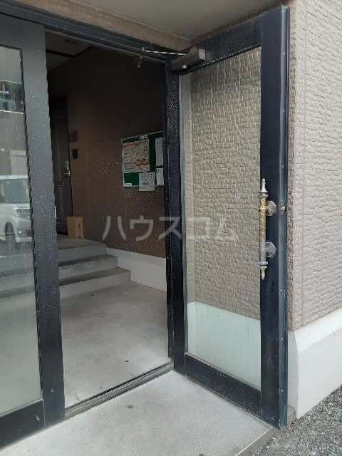 21/30 エントランス