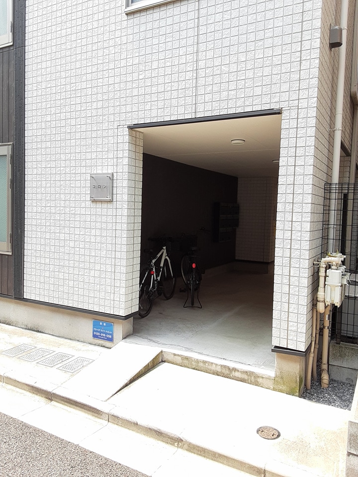 24/29 エントランス