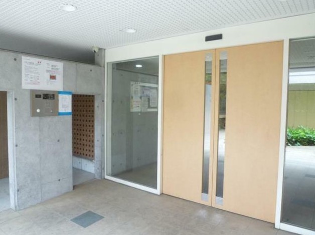 16/27 エントランス