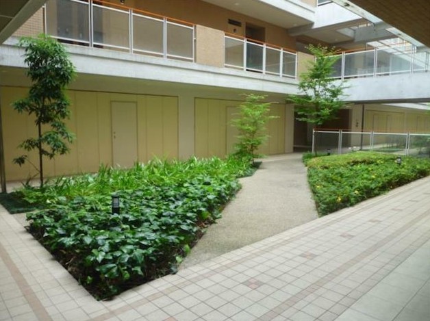 17/27 エントランス