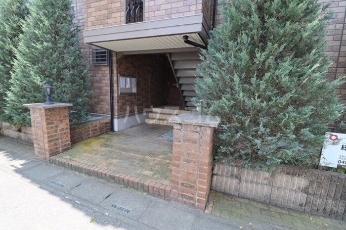 19/30 エントランス