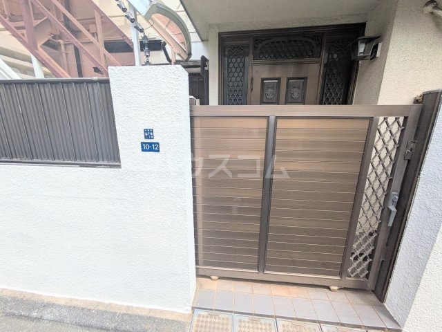 21/30 エントランス