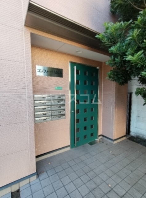 20/30 エントランス