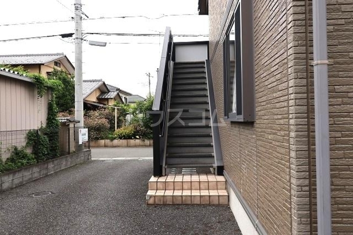 19/30 エントランス