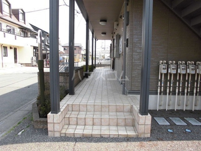 20/30 エントランス