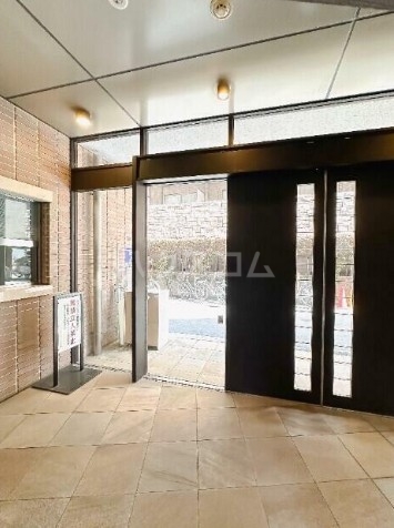 14/15 エントランス