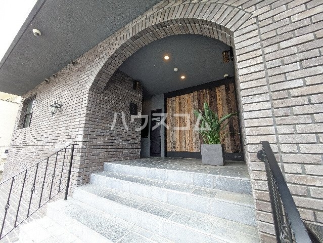 15/23 エントランス