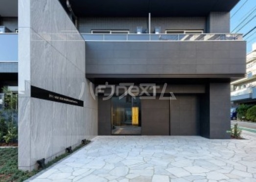 16/18 エントランス