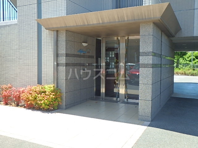 23/28 エントランス