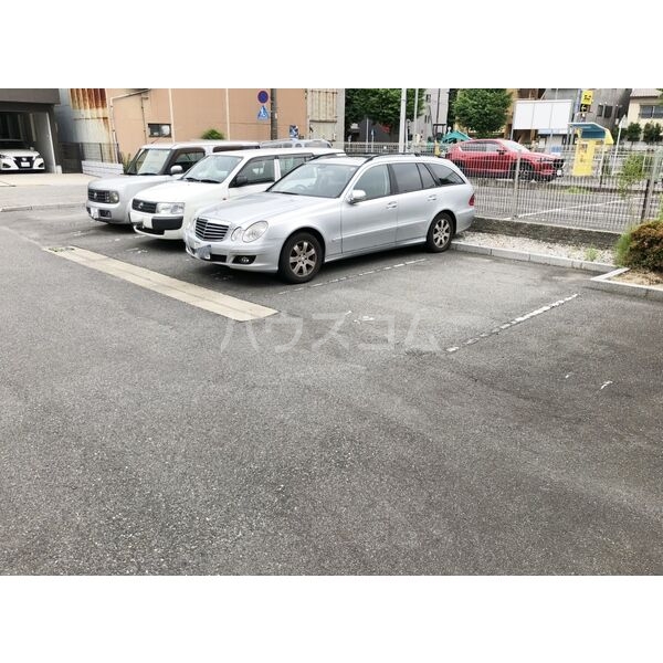 16/20 駐車場