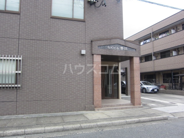 21/30 エントランス