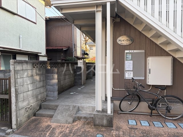 18/23 エントランス