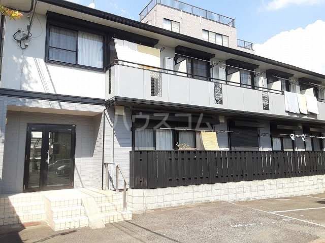 16/23 エントランス