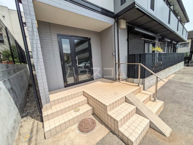 21/28 エントランス