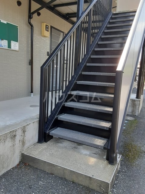 24/30 エントランス