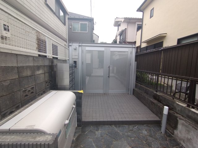 25/30 エントランス