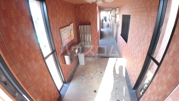 21/30 エントランス