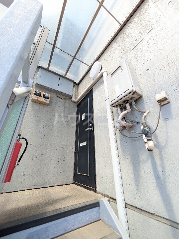 24/30 エントランス