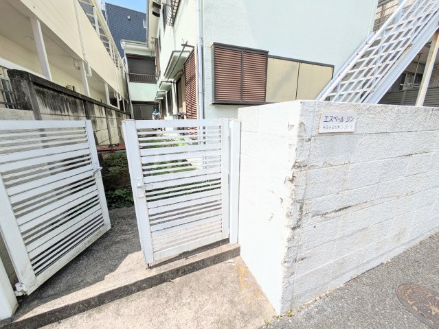 22/23 エントランス