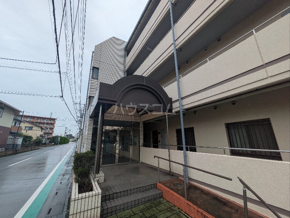 22/30 エントランス