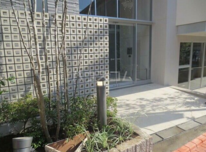 17/19 エントランス