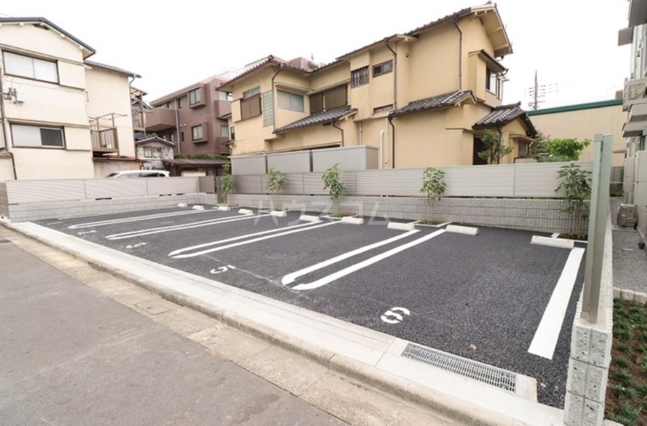 17/18 駐車場