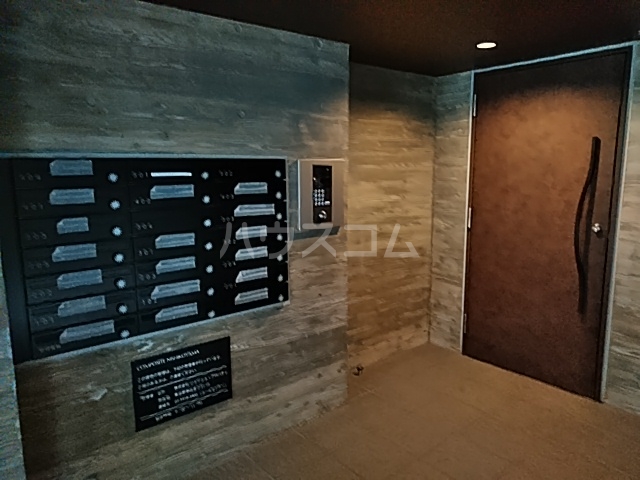 17/19 エントランス