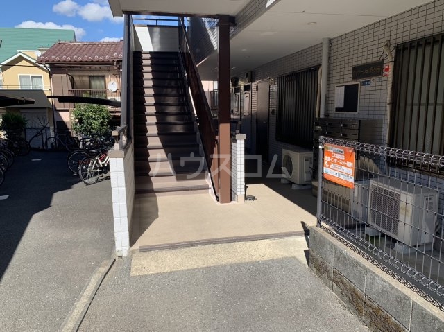 28/30 エントランス