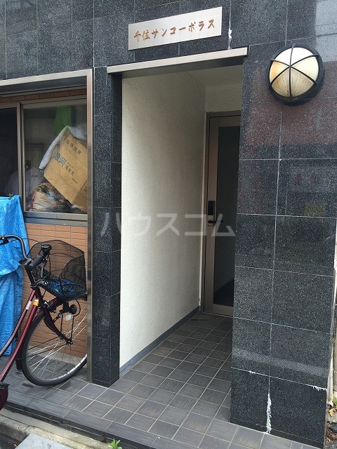 22/27 エントランス