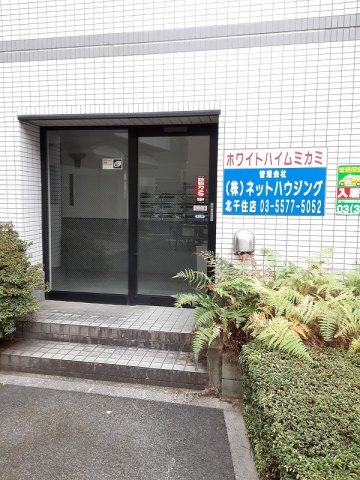 26/30 エントランス