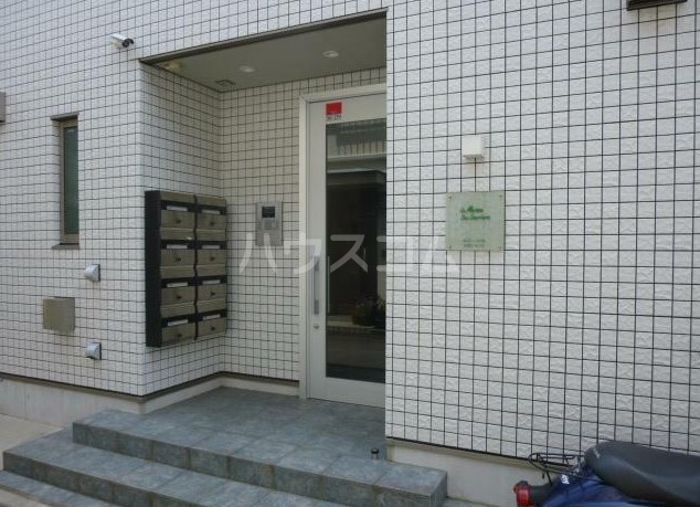 24/26 エントランス