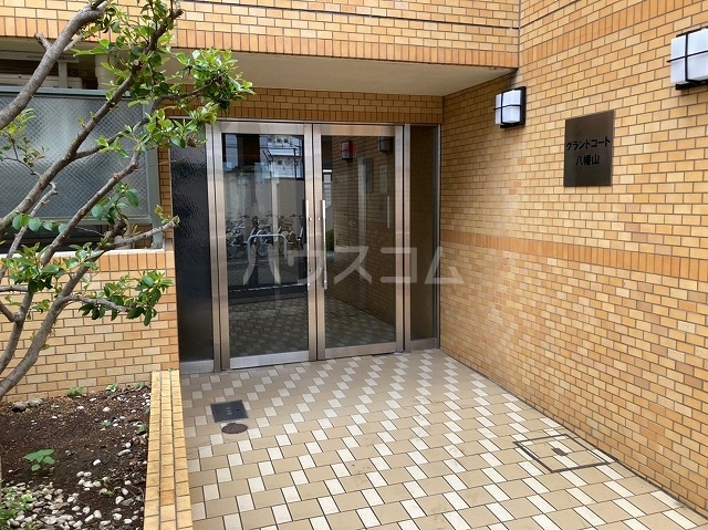 25/30 エントランス