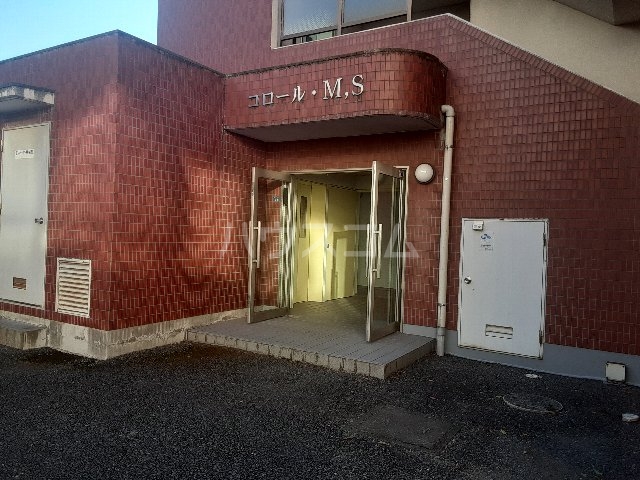 21/30 エントランス