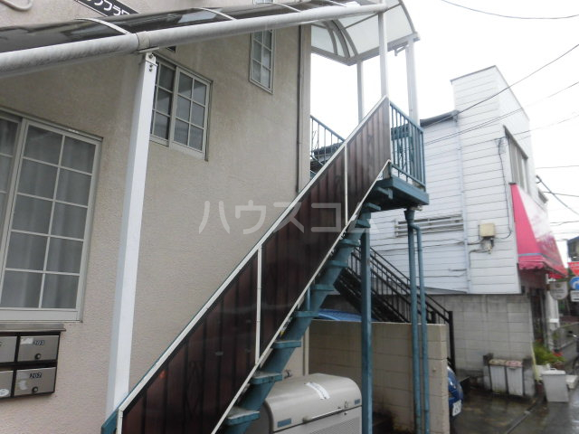 16/25 エントランス