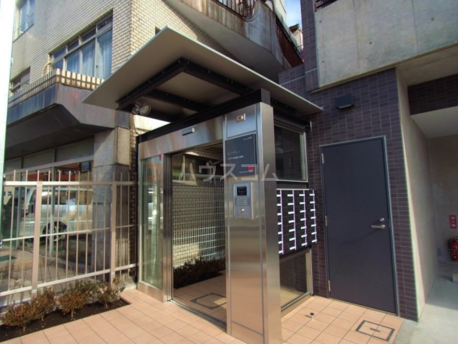 20/23 エントランス