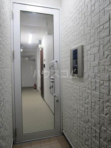 23/29 エントランス