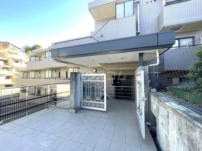 25/30 エントランス