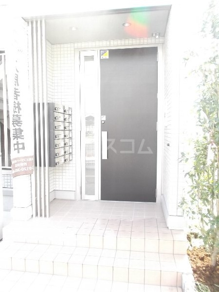 28/30 エントランス