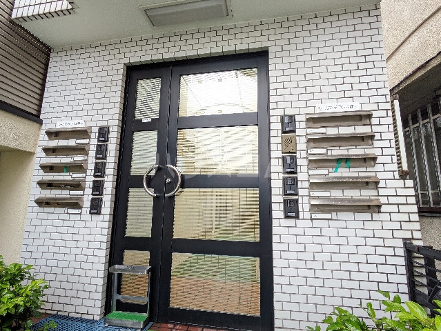 22/23 エントランス