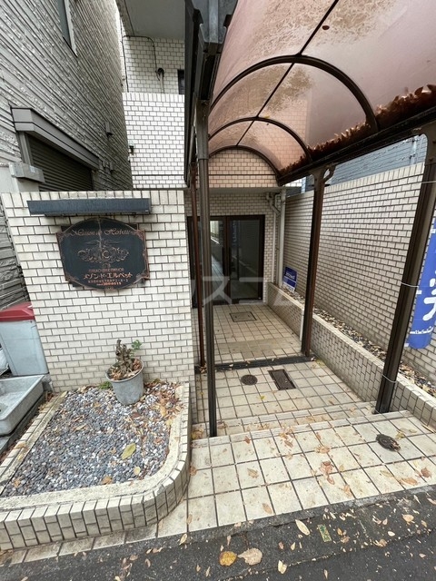 23/29 エントランス