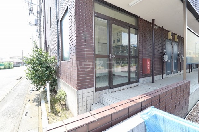 21/30 エントランス