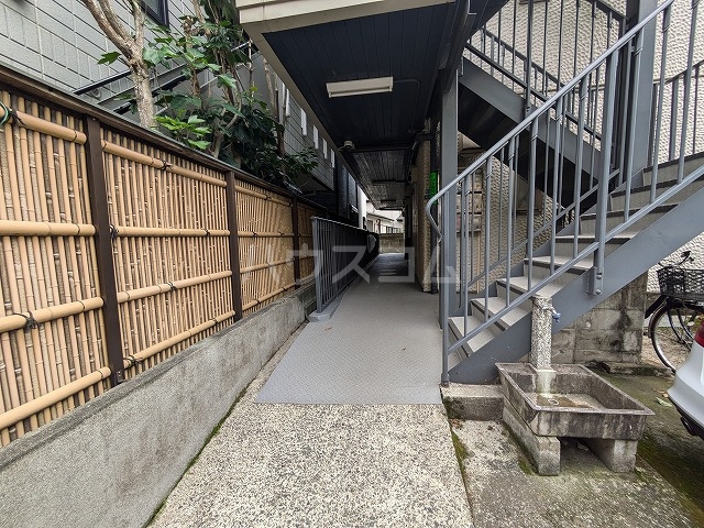 19/30 エントランス