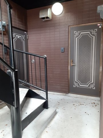 27/30 エントランス