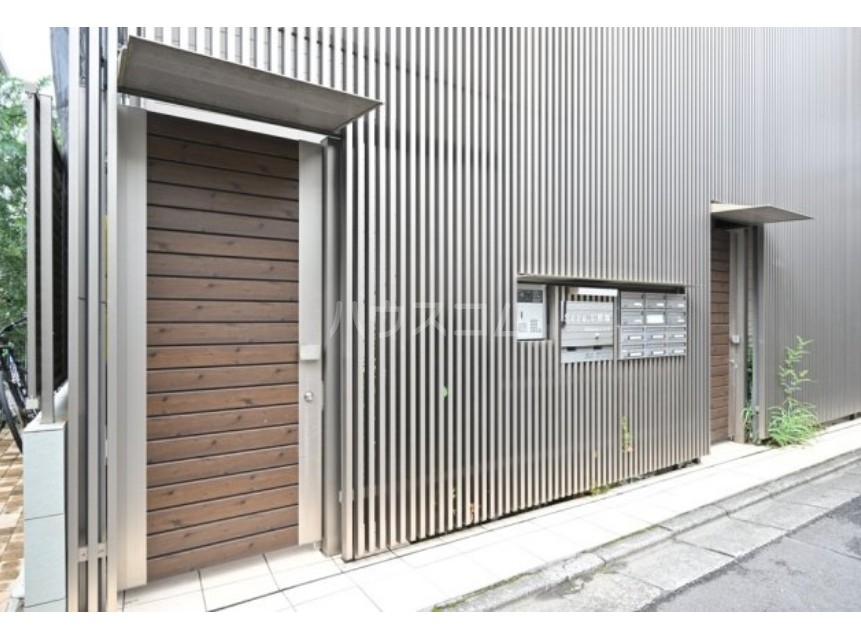 16/19 エントランス