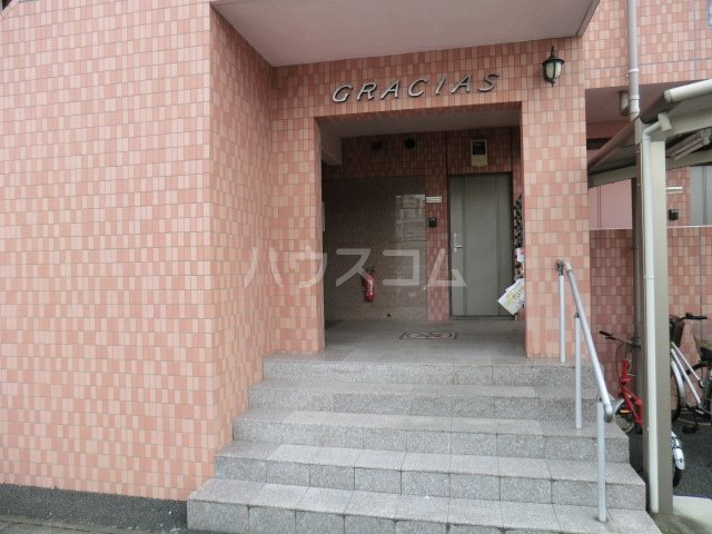 20/30 エントランス