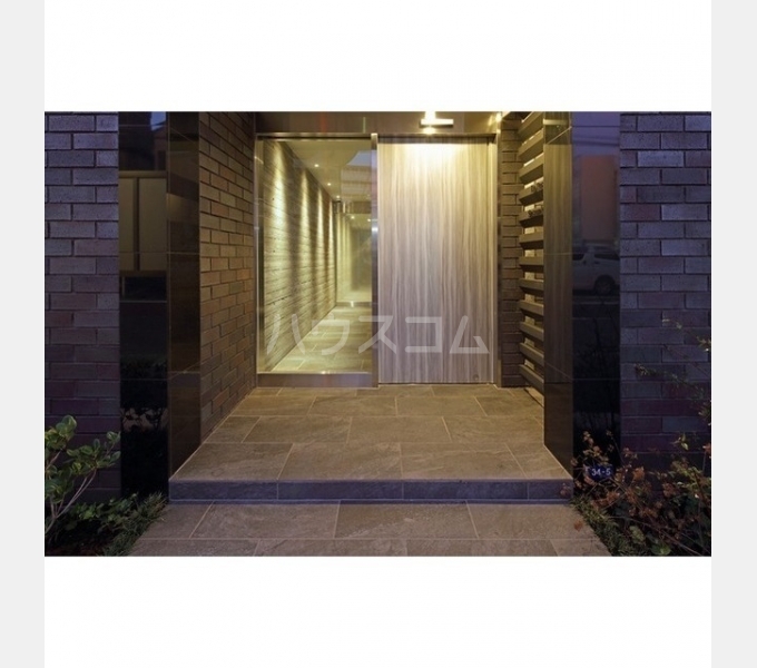 21/25 エントランス