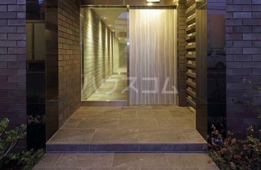 16/20 エントランス