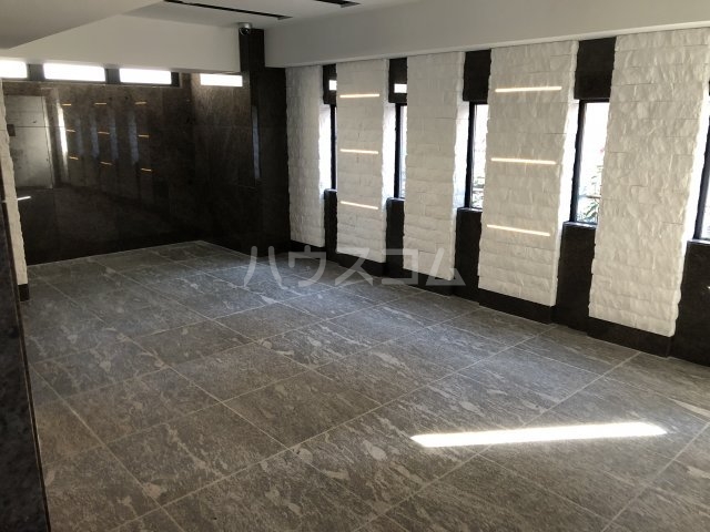 22/30 エントランス