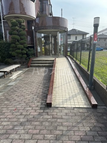 27/30 エントランス
