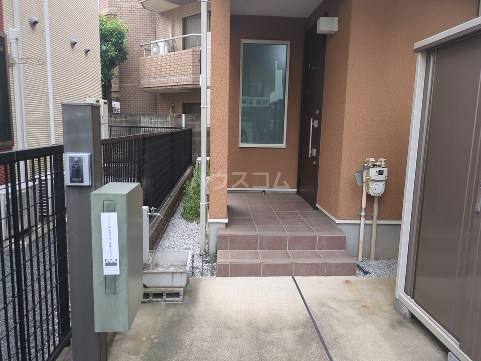 22/30 エントランス